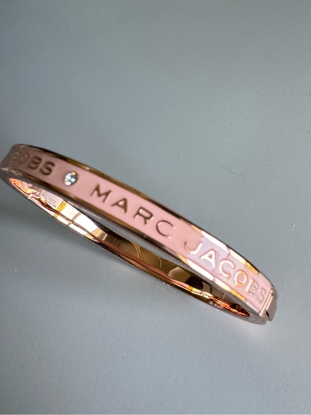 Marc Jacobs Rose Gold Pink Enamel Logo Bangle with Crystal Accent Bracelet New! - Picture 2 of 5